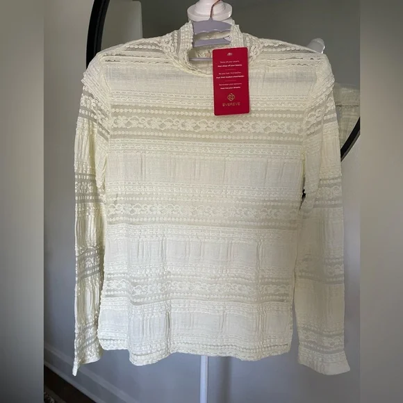NWT EVEREVE Women's Endless Rose Mock Neck Textured Lace Top. Size medium - Picture 5 of 11
